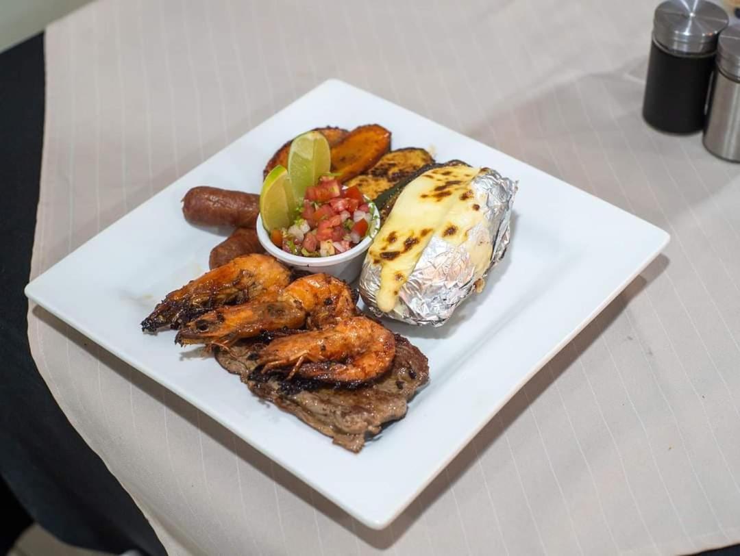 Mi Tierra Hotel Y Restaurante San Luis Екстер'єр фото