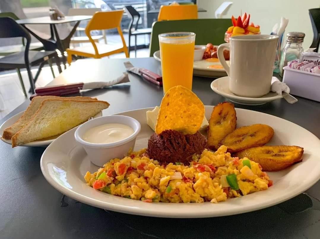 Mi Tierra Hotel Y Restaurante San Luis Екстер'єр фото